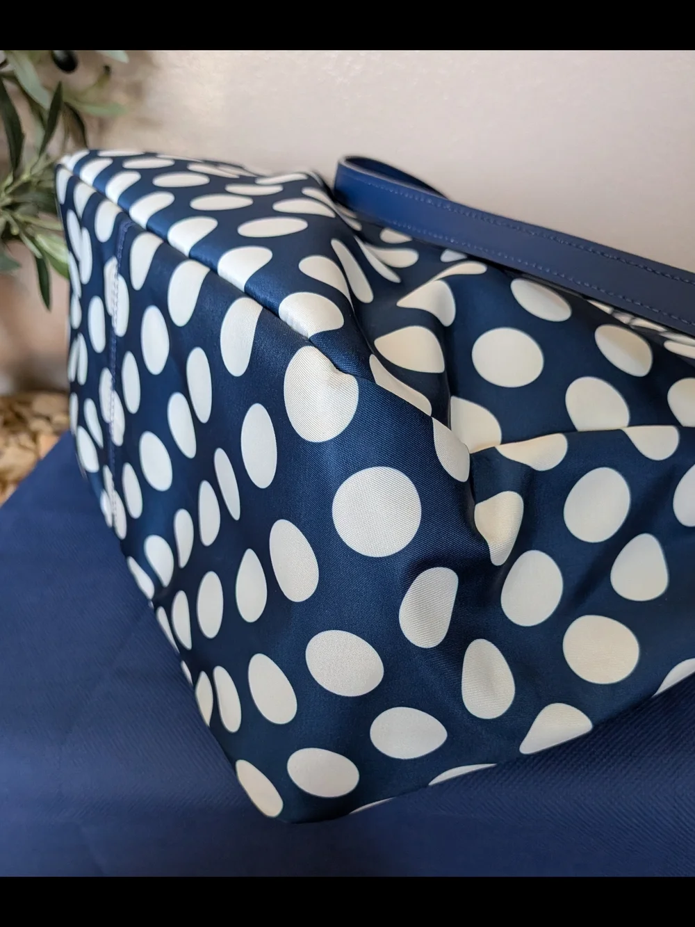 kate spade stylish spacious